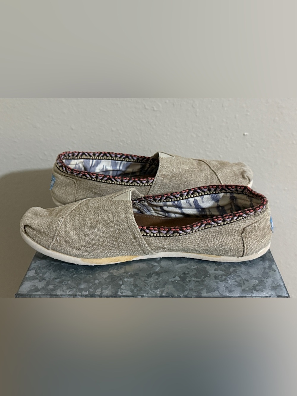 Toms Women’s Alpargata Slip-On Shoes in Beige with Patterned Trim, Size 9.5 - Picture 6 of 8